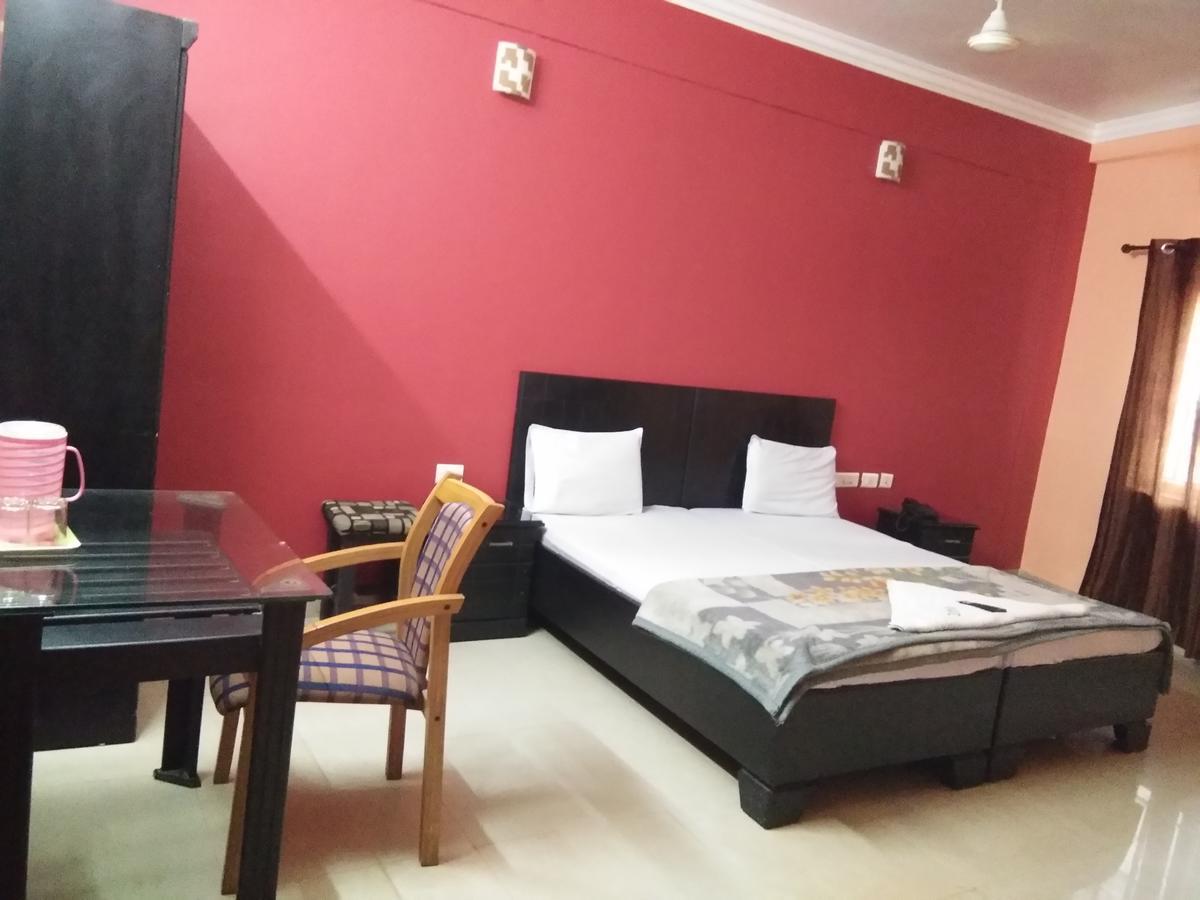 A.R.Residency Hotel Kunnamangalam Luaran gambar