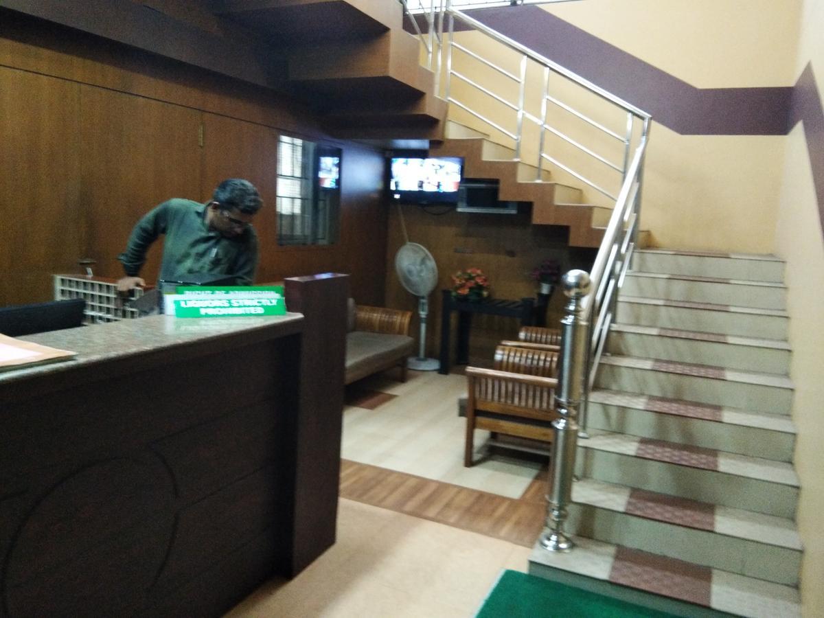A.R.Residency Hotel Kunnamangalam Luaran gambar