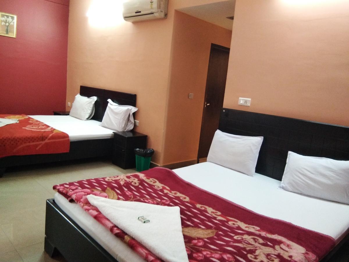 A.R.Residency Hotel Kunnamangalam Luaran gambar