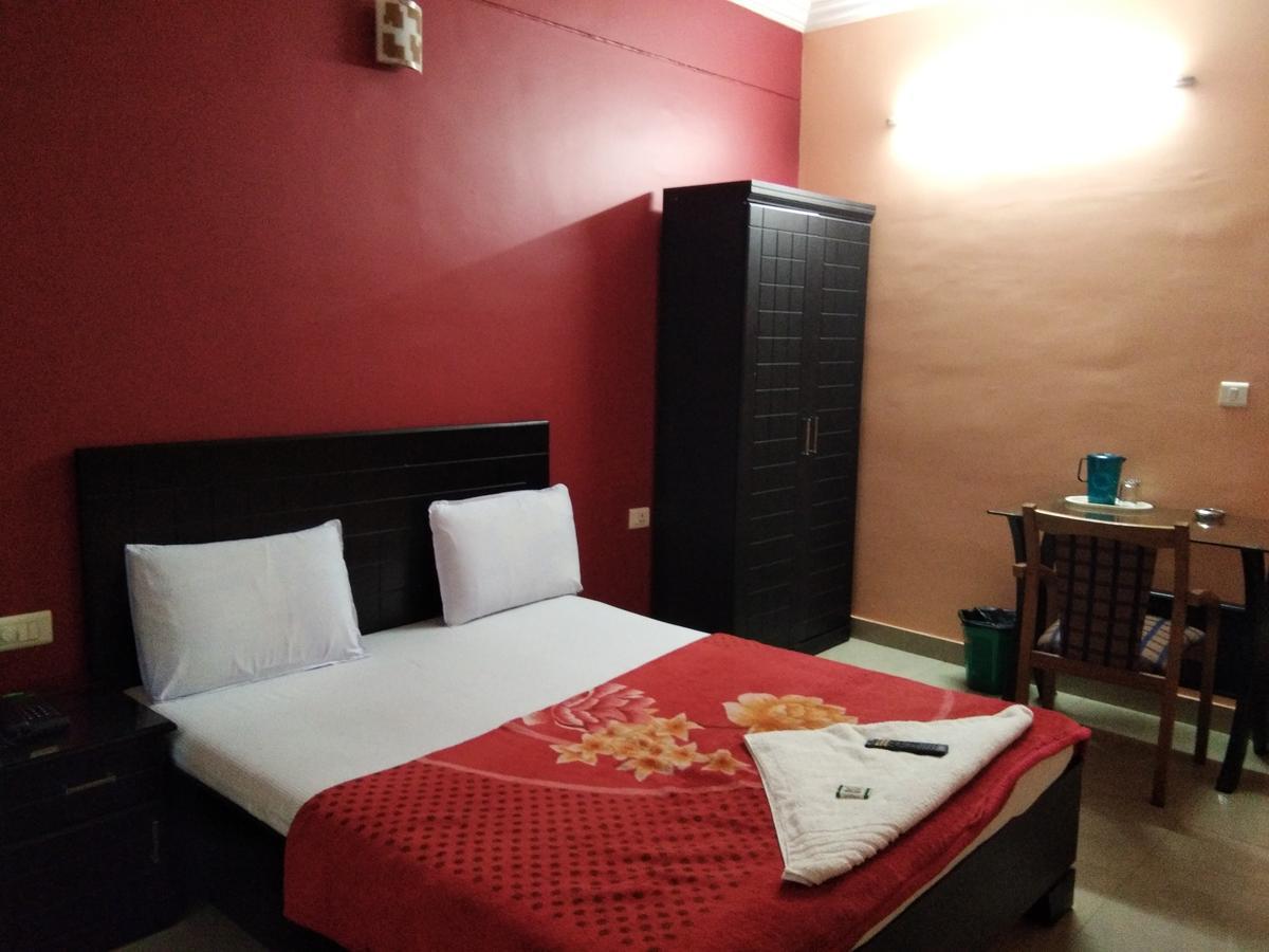 A.R.Residency Hotel Kunnamangalam Luaran gambar